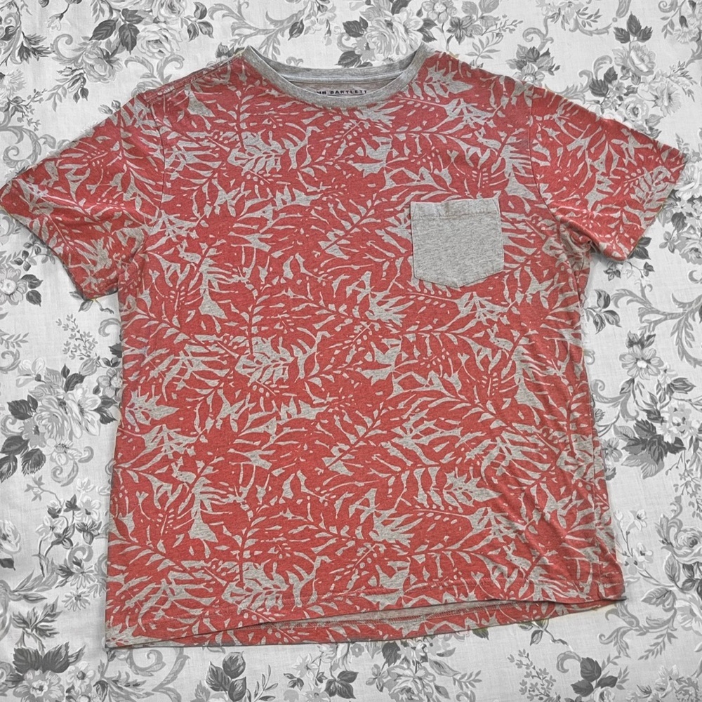 Leaf print tee 🖤